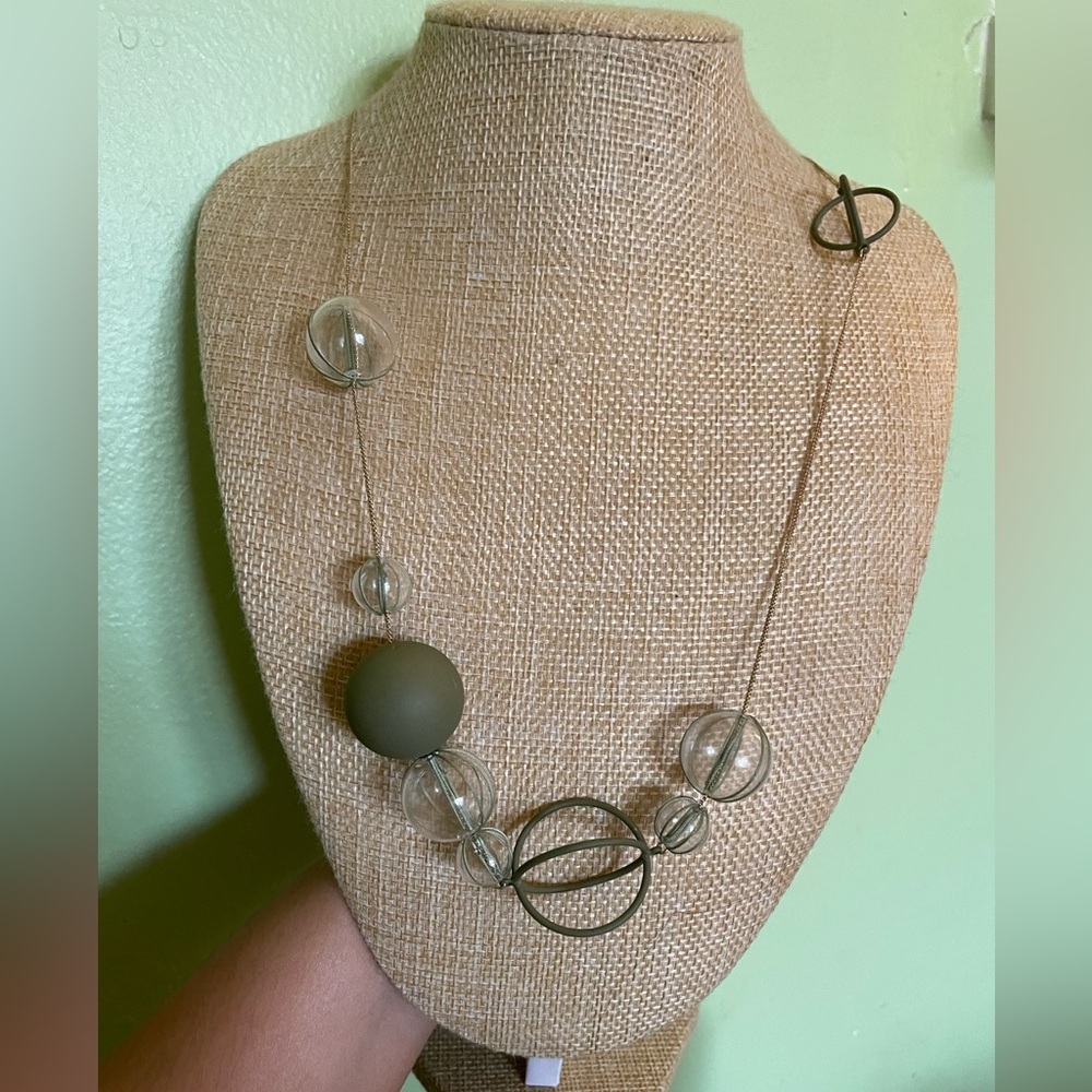 Elegant Green and Silver Necklace